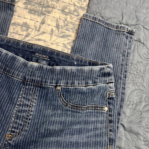 Chicos Leggings - Picture 3 of 5